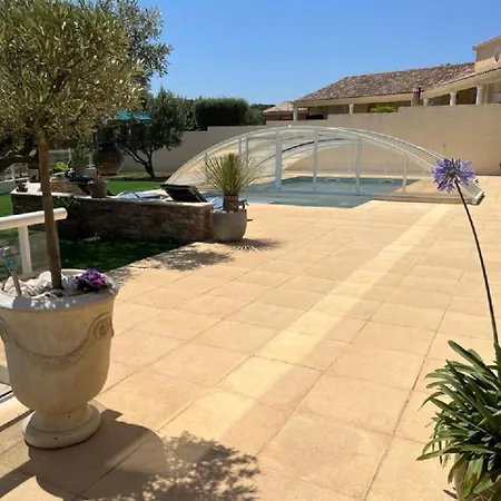 Belle Vue Indépendante Et Cuisine D'été